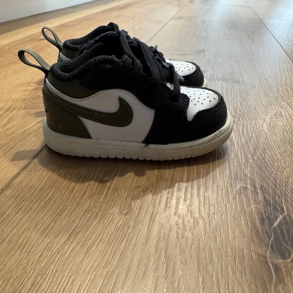 Nike Kids Black, White, and Green Sneakers